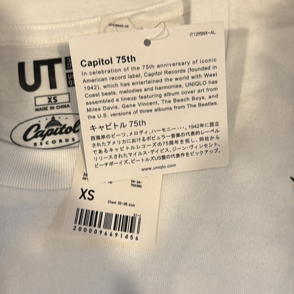 🆕 Uniqlo Beatles/ Capitol Records Graphic Tee NWT - Picture 11 of 11